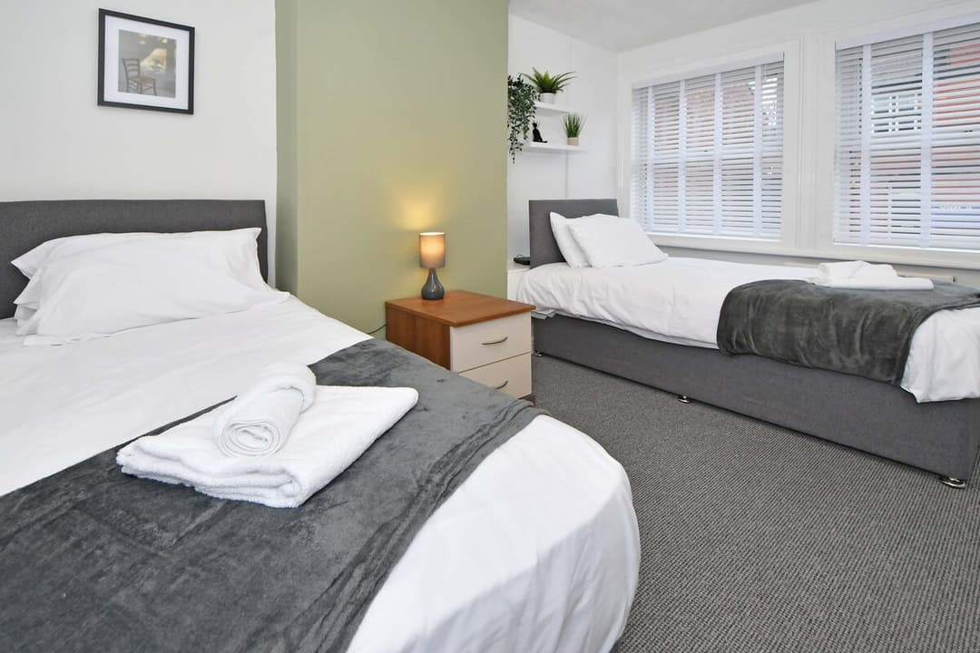 Entire 3 Bedroom 2 Bathroom House In Crewe, Cheshire East - View 12