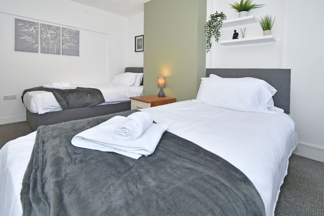 Entire 3 Bedroom 2 Bathroom House In Crewe, Cheshire East - View 13