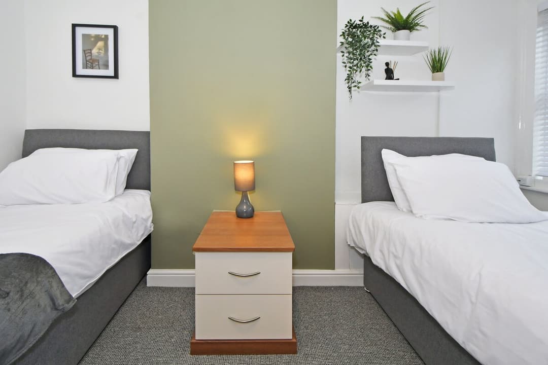 Entire 3 Bedroom 2 Bathroom House In Crewe, Cheshire East - View 14