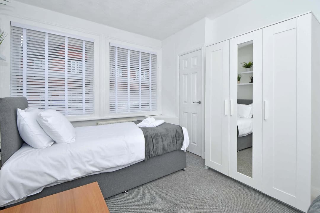 Entire 3 Bedroom 2 Bathroom House In Crewe, Cheshire East - View 16