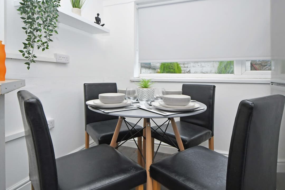 Entire 3 Bedroom 2 Bathroom House In Crewe, Cheshire East - View 24