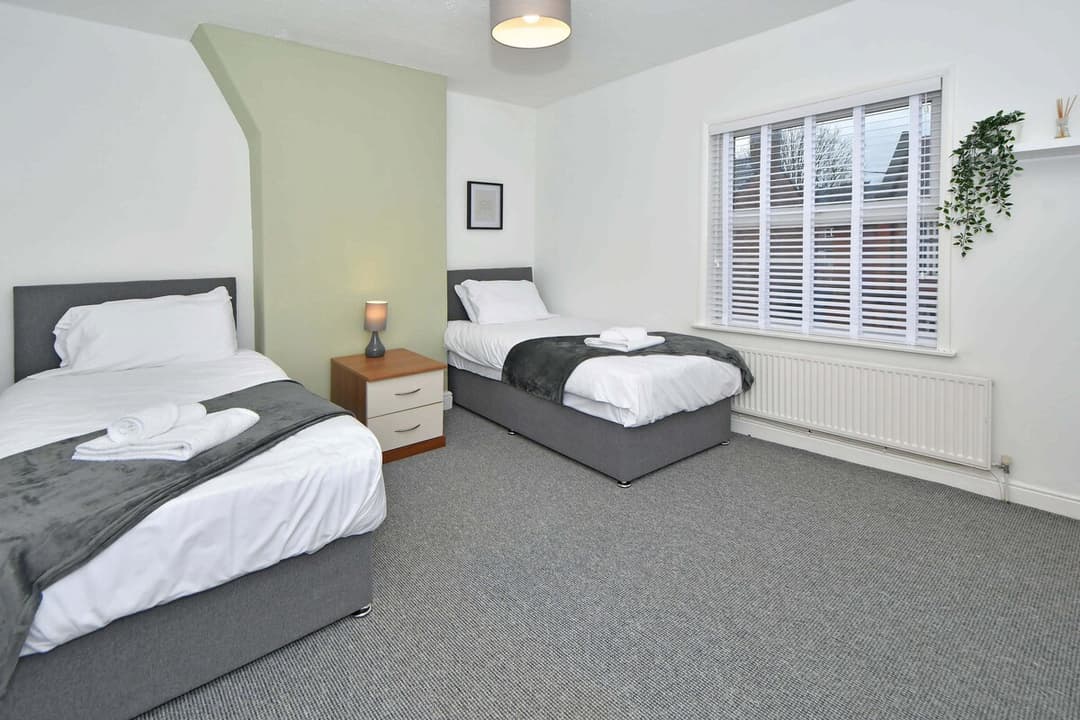 Entire 3 Bedroom 2 Bathroom House In Crewe, Cheshire East - View 29