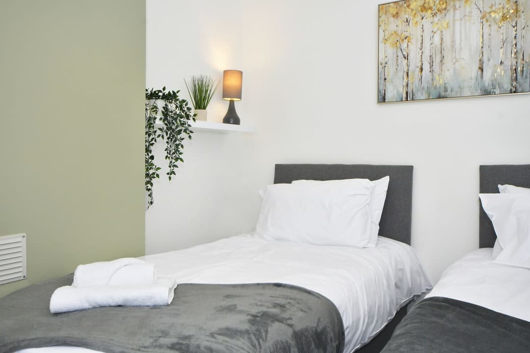 Entire 3 Bedroom 2 Bathroom House In Crewe, Cheshire East - View 33