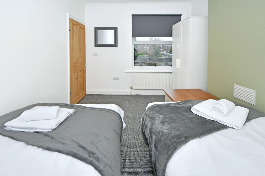 Entire 3 Bedroom 2 Bathroom House In Crewe, Cheshire East - View 34