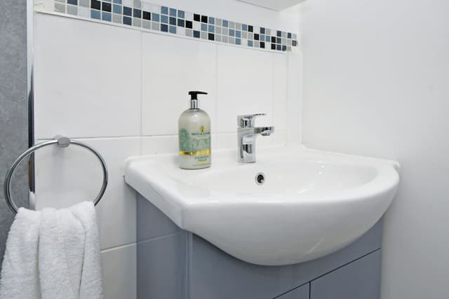 Entire 3 Bedroom 2 Bathroom House In Crewe, Cheshire East - View 1