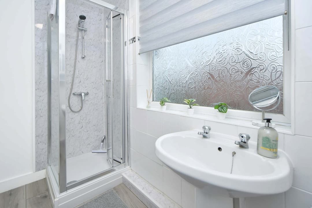 Entire 3 Bedroom 2 Bathroom House In Crewe, Cheshire East - View 4