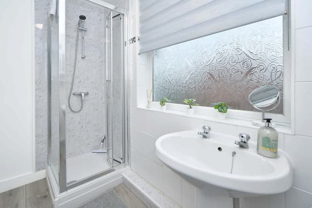 Entire 3 Bedroom 2 Bathroom House In Crewe, Cheshire East - View 3