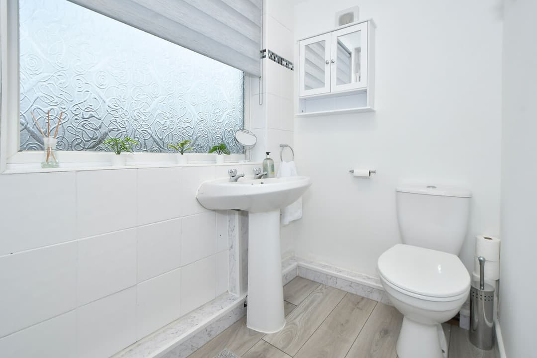 Entire 3 Bedroom 2 Bathroom House In Crewe, Cheshire East - View 5