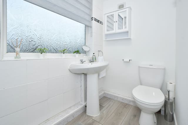 Entire 3 Bedroom 2 Bathroom House In Crewe, Cheshire East - View 4