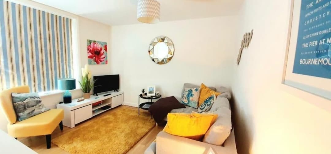 Bournemouth Apt -10 Min Walk From Beach- Free Parking - View 3