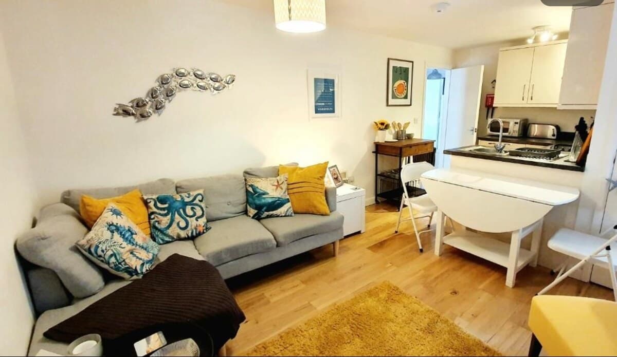 Bournemouth Apt -10 Min Walk From Beach- Free Parking