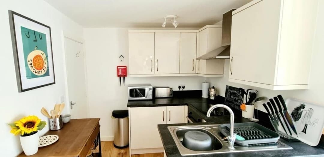 Bournemouth Apt -10 Min Walk From Beach- Free Parking - View 6