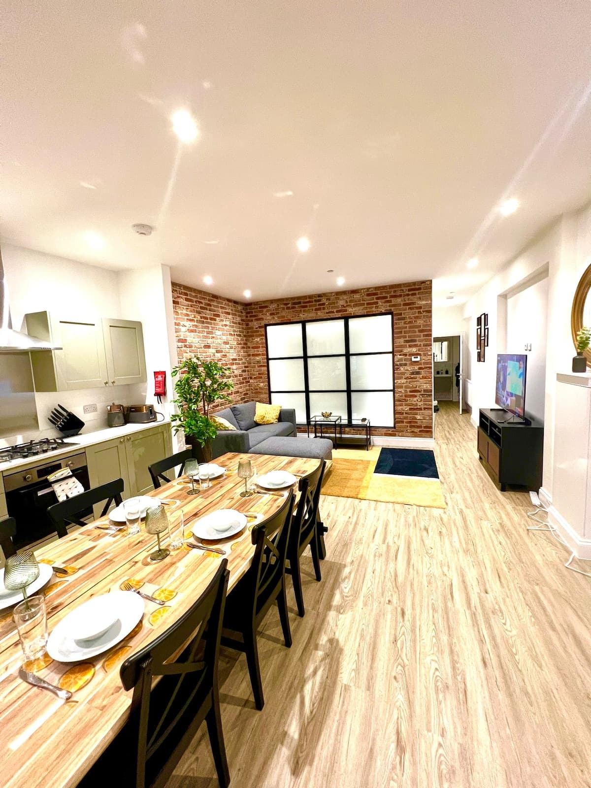 Eastcliff Apt-- 6 Min Walk From Beach