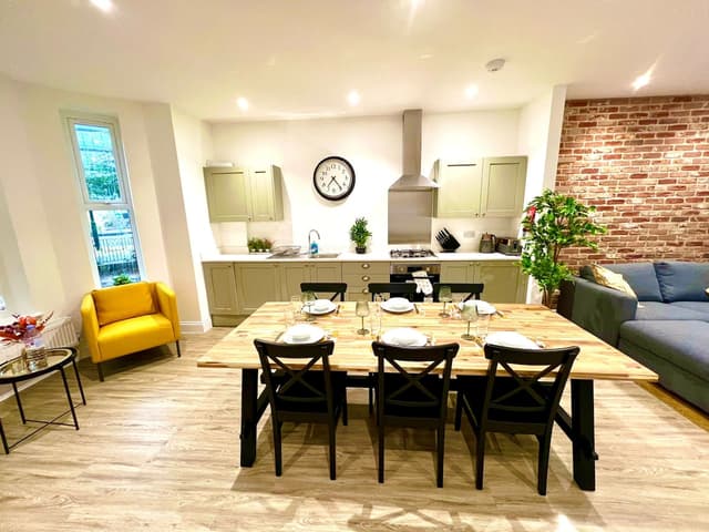 Eastcliff Apt-- 6 Min Walk From Beach - View 2