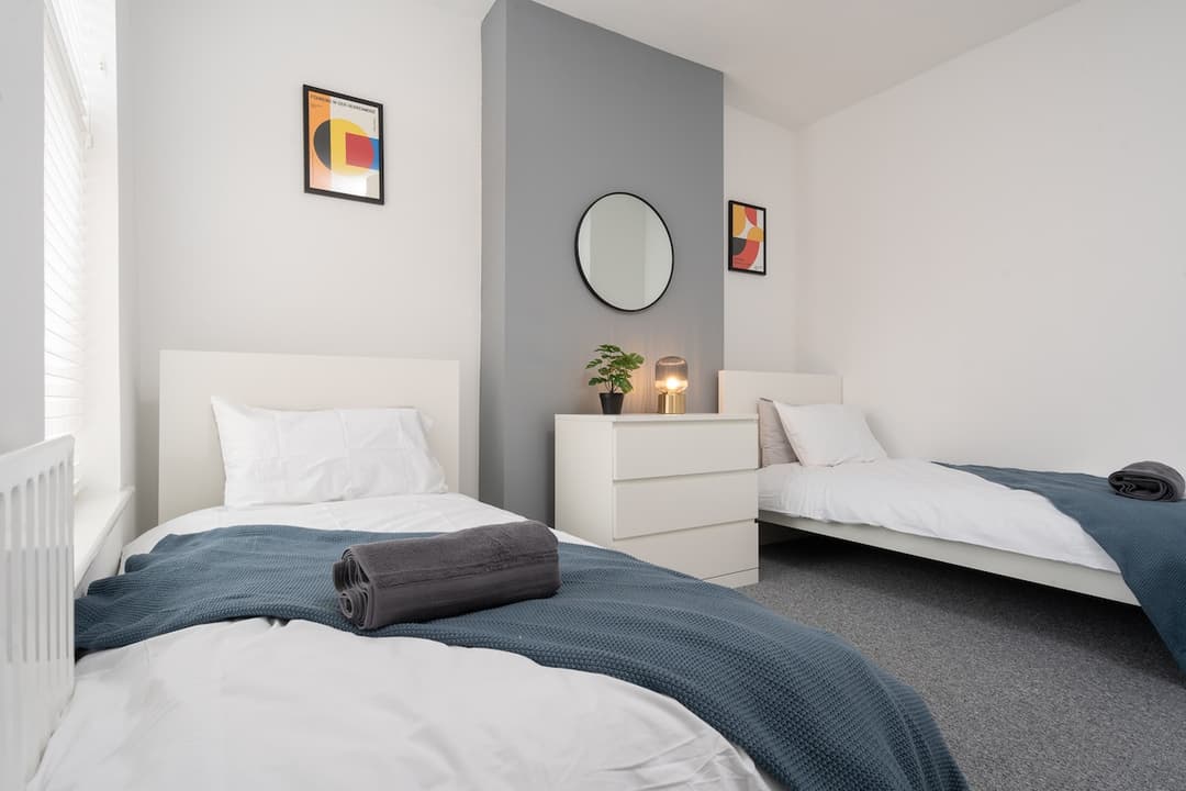 Entire 3 Modern Bedroom Home In Cheshire East| Ideal For Contractors - View 15