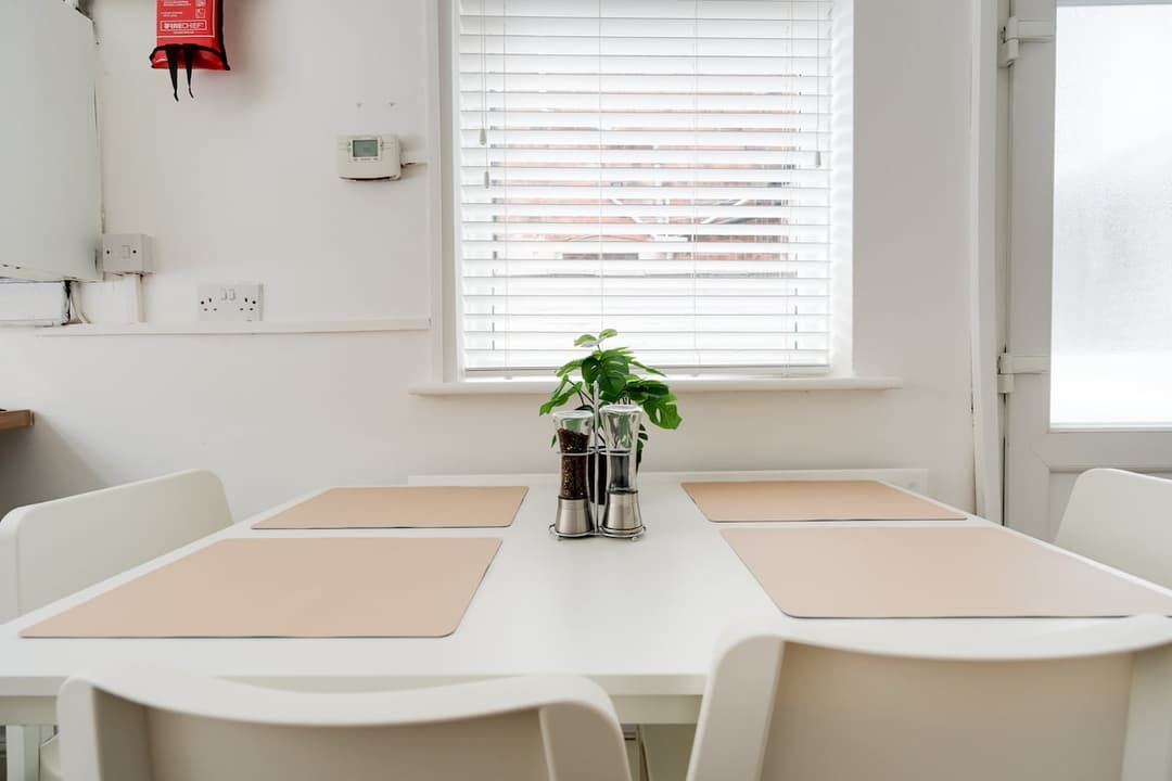 Entire 3 Modern Bedroom Home In Cheshire East| Ideal For Contractors - View 16