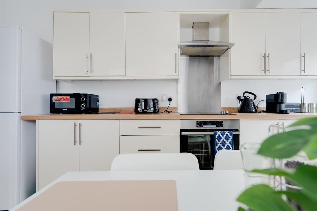 Entire 3 Modern Bedroom Home In Cheshire East| Ideal For Contractors - View 17