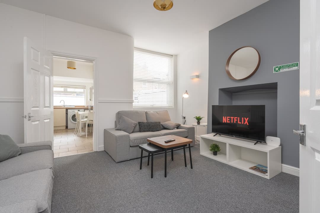 Entire 3 Modern Bedroom Home In Cheshire East| Ideal For Contractors - View 19