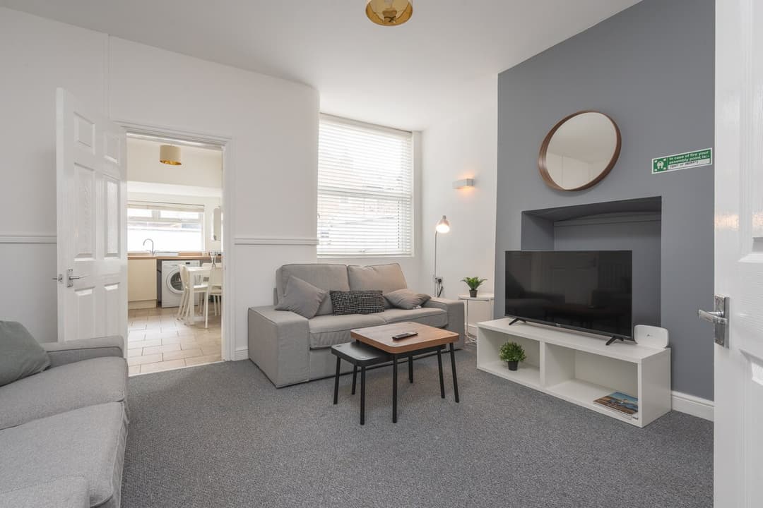 Entire 3 Modern Bedroom Home In Cheshire East| Ideal For Contractors - View 21