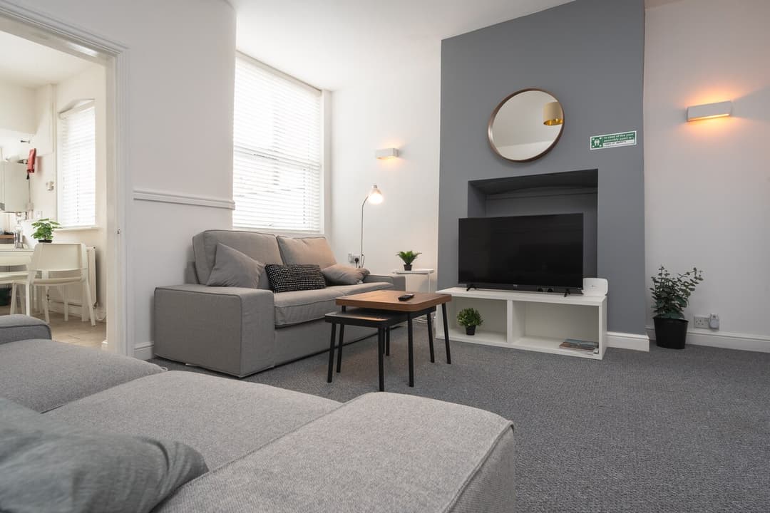 Entire 3 Modern Bedroom Home In Cheshire East| Ideal For Contractors - View 22
