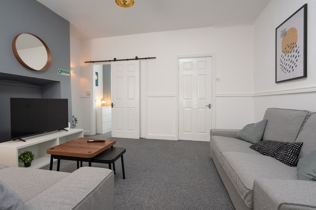 Entire 3 Modern Bedroom Home In Cheshire East| Ideal For Contractors - View 26