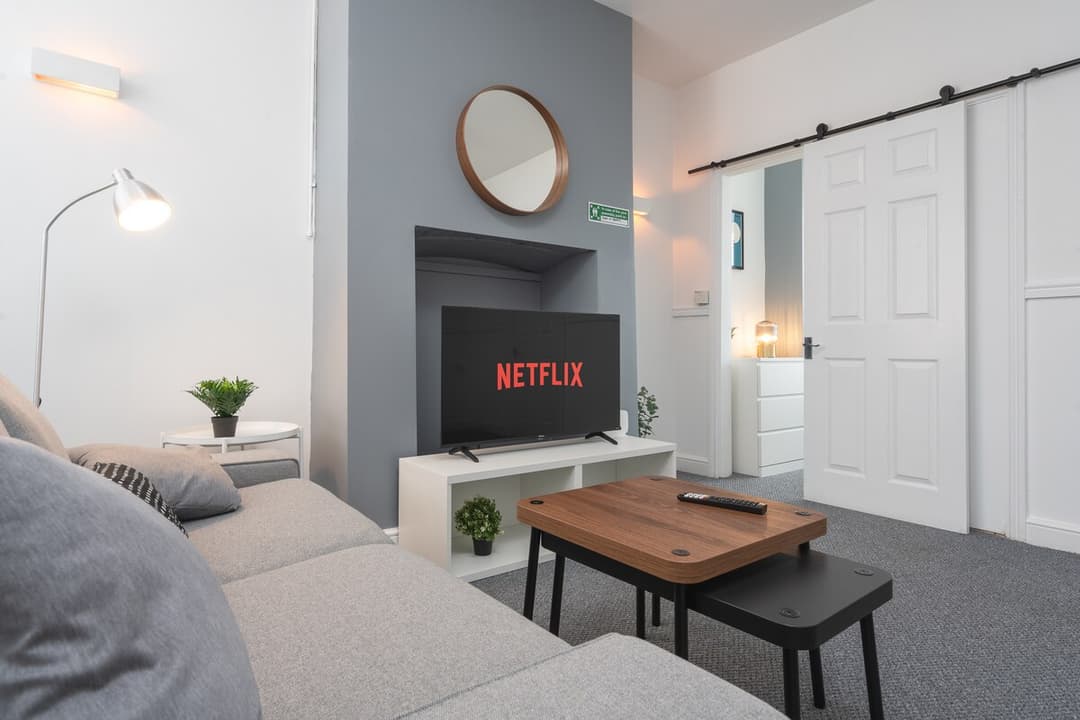 Entire 3 Modern Bedroom Home In Cheshire East| Ideal For Contractors - View 27