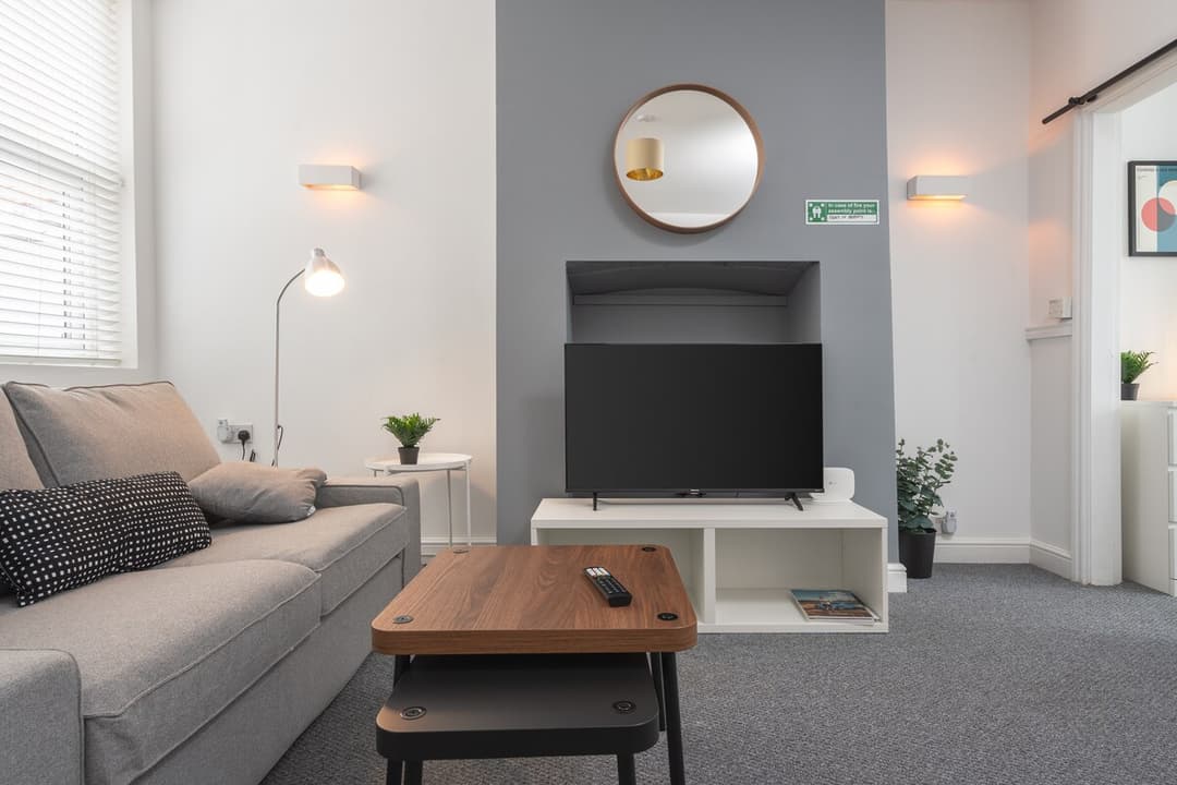 Entire 3 Modern Bedroom Home In Cheshire East| Ideal For Contractors - View 30