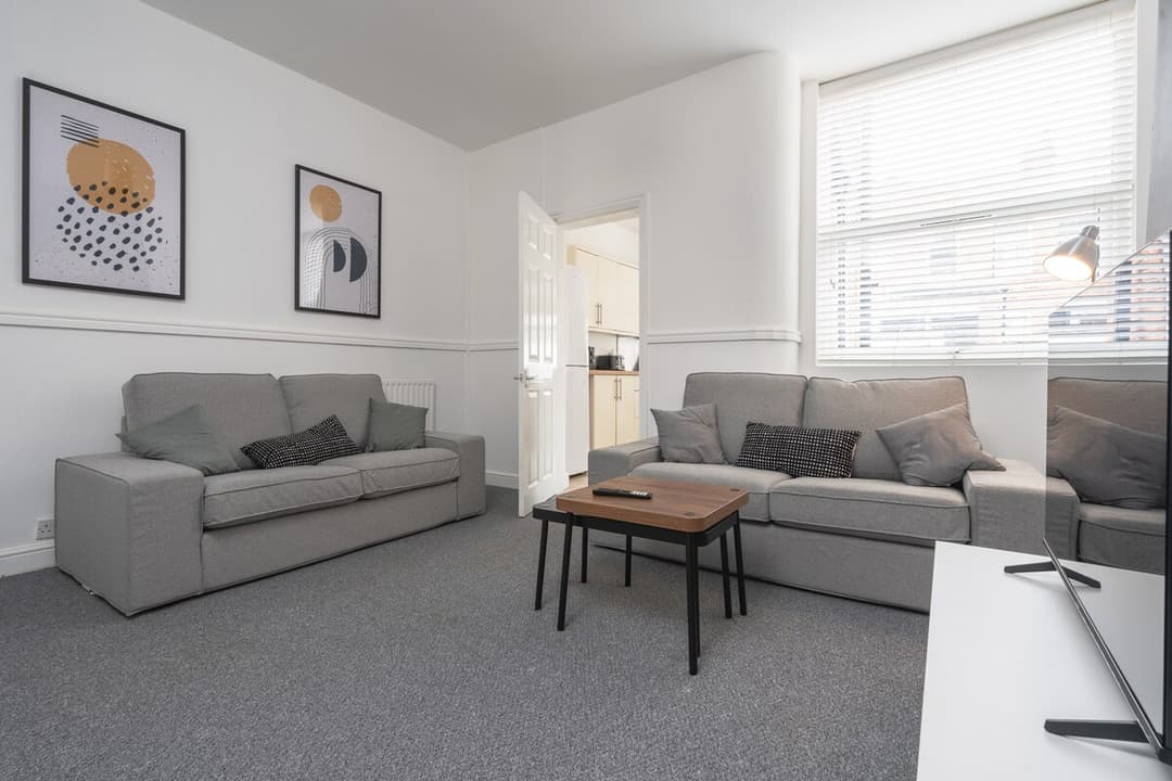 Entire 3 Modern Bedroom Home In Cheshire East| Ideal For Contractors - View 31