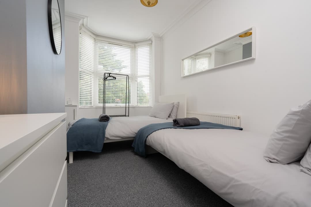 Entire 3 Modern Bedroom Home In Cheshire East| Ideal For Contractors - View 32