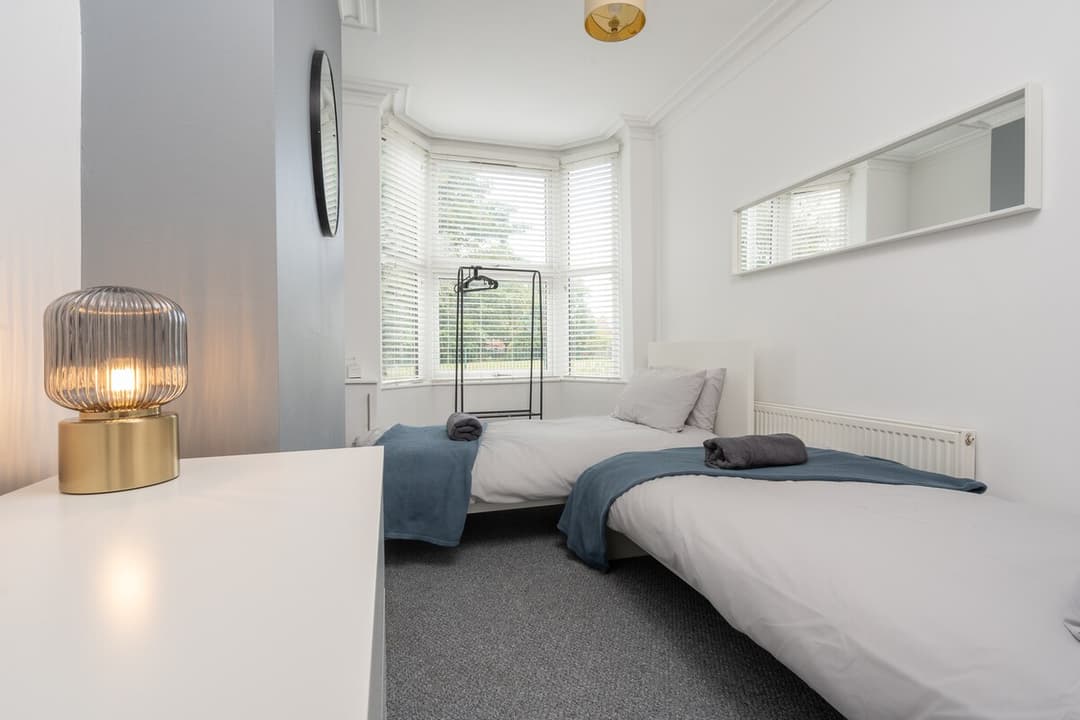 Entire 3 Modern Bedroom Home In Cheshire East| Ideal For Contractors - View 33