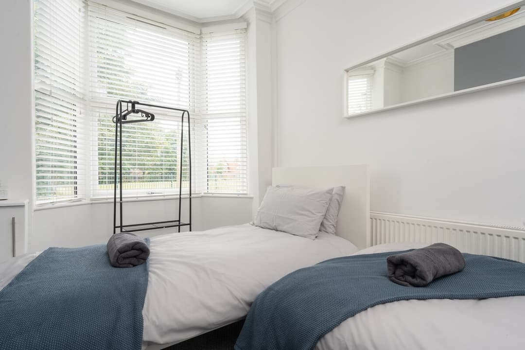 Entire 3 Modern Bedroom Home In Cheshire East| Ideal For Contractors - View 35