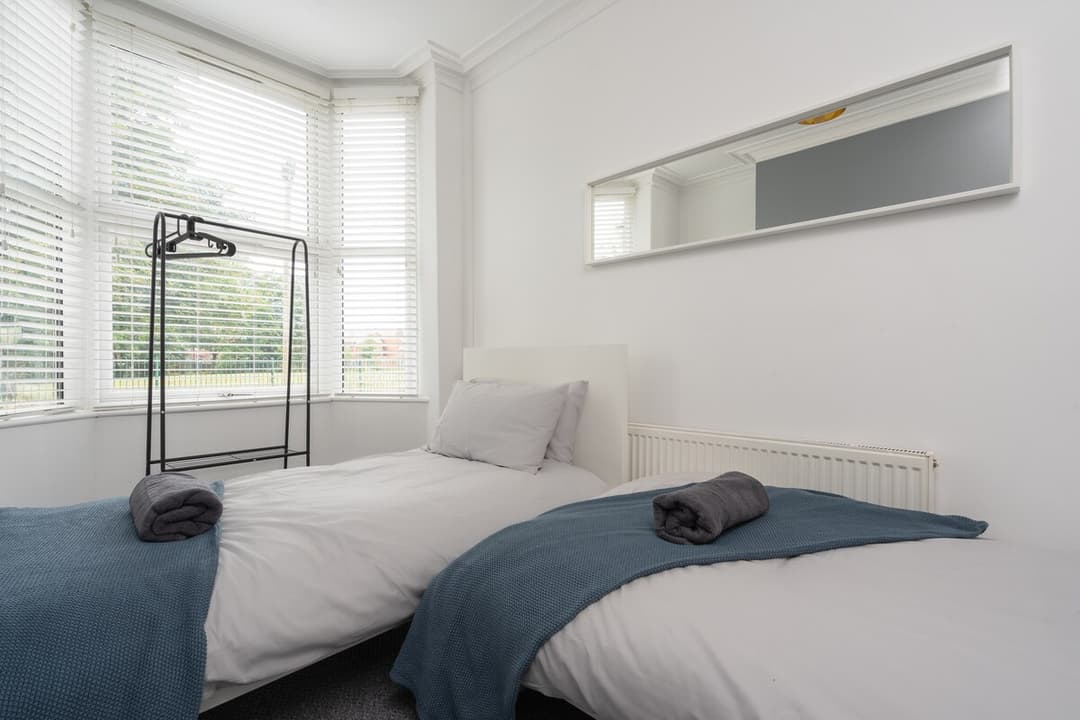 Entire 3 Modern Bedroom Home In Cheshire East| Ideal For Contractors - View 36