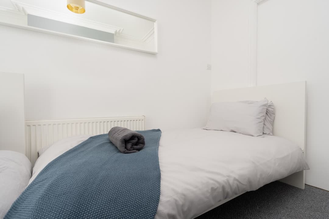 Entire 3 Modern Bedroom Home In Cheshire East| Ideal For Contractors - View 38