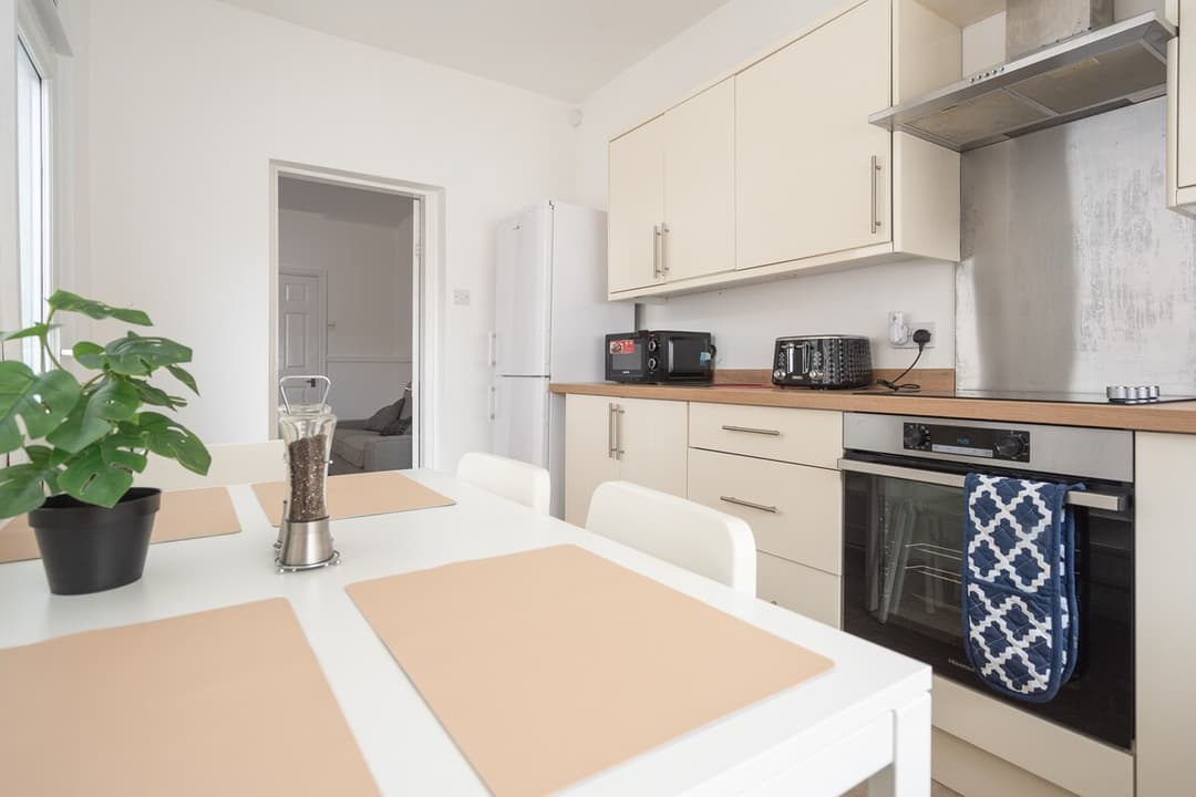 Entire 3 Modern Bedroom Home In Cheshire East| Ideal For Contractors - View 47