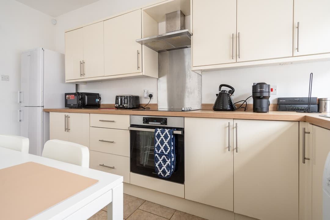 Entire 3 Modern Bedroom Home In Cheshire East| Ideal For Contractors - View 48