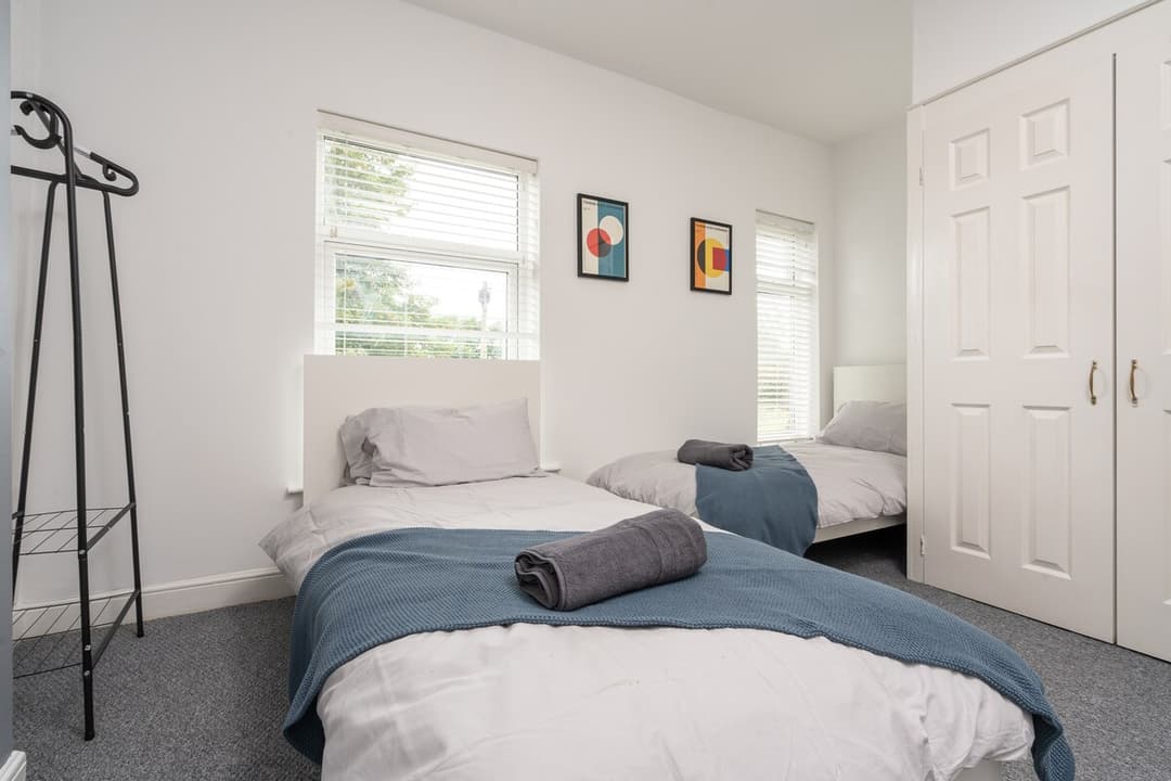 Entire 3 Modern Bedroom Home In Cheshire East| Ideal For Contractors - View 53