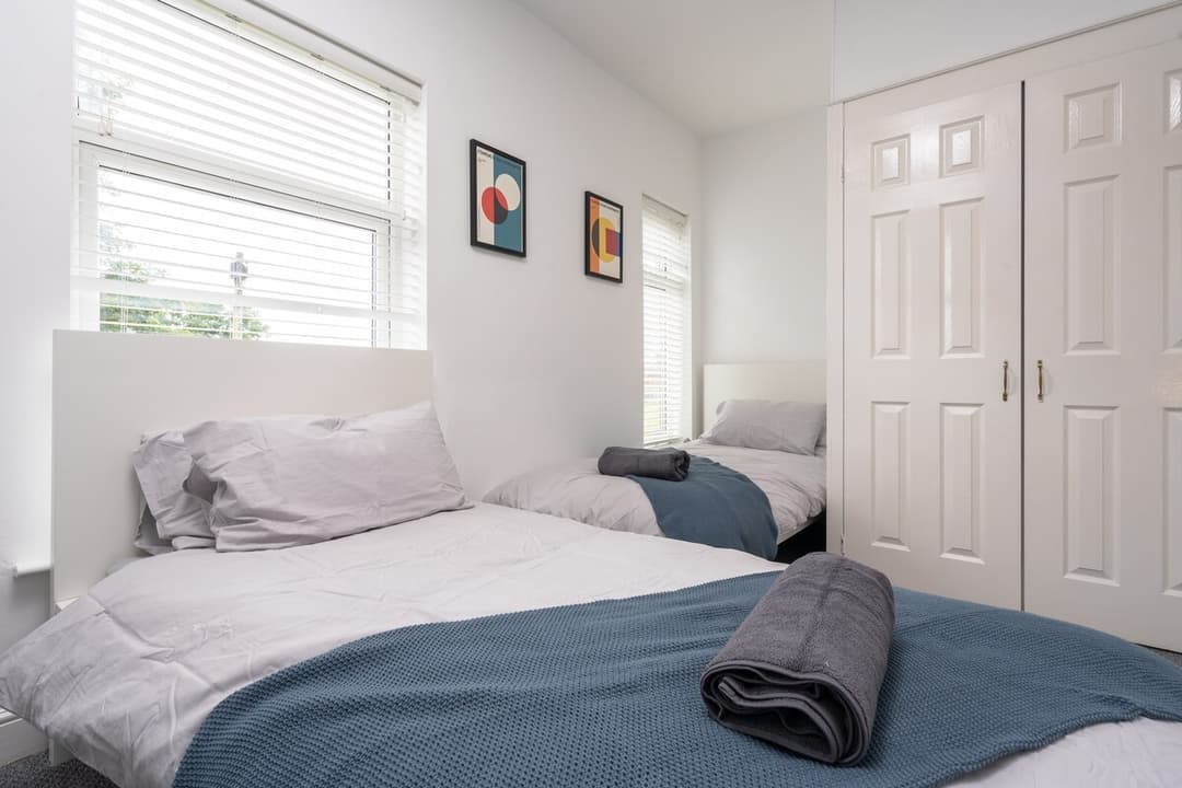 Entire 3 Modern Bedroom Home In Cheshire East| Ideal For Contractors - View 54