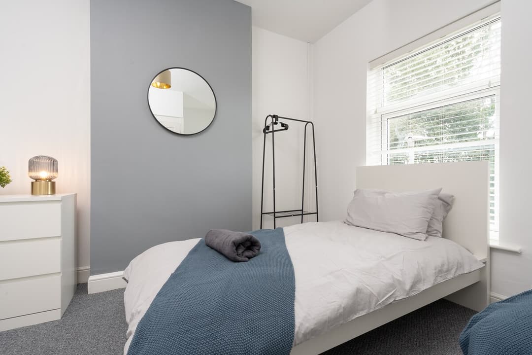 Entire 3 Modern Bedroom Home In Cheshire East| Ideal For Contractors - View 55