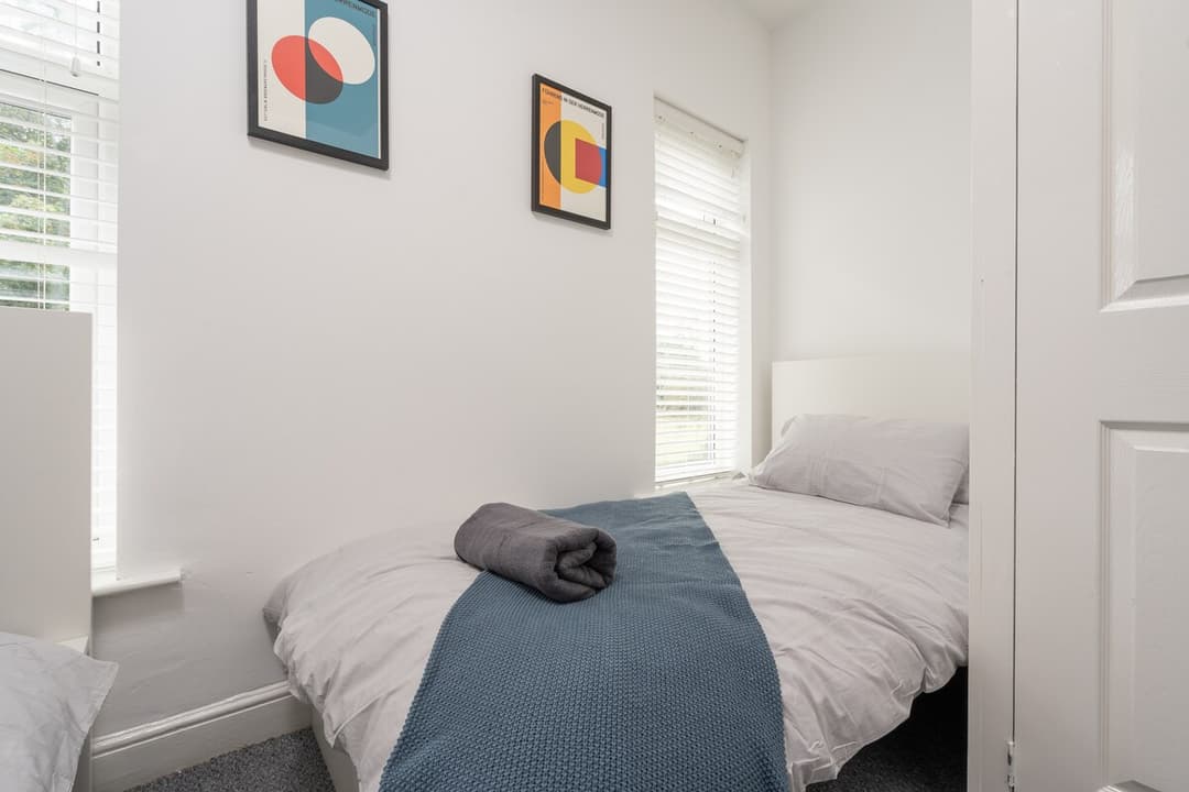 Entire 3 Modern Bedroom Home In Cheshire East| Ideal For Contractors - View 56