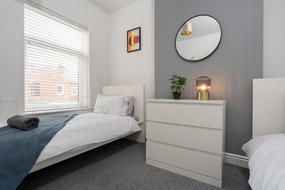 Entire 3 Modern Bedroom Home In Cheshire East| Ideal For Contractors - View 60