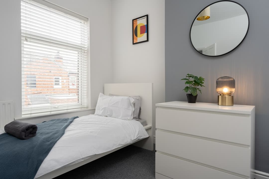 Entire 3 Modern Bedroom Home In Cheshire East| Ideal For Contractors - View 61