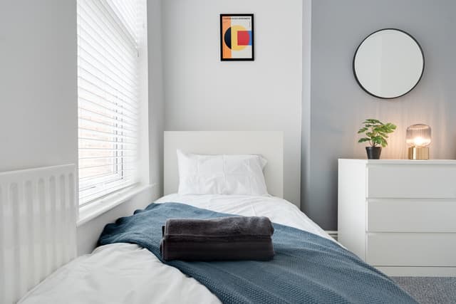 Entire 3 Modern Bedroom Home In Cheshire East| Ideal For Contractors - View 1