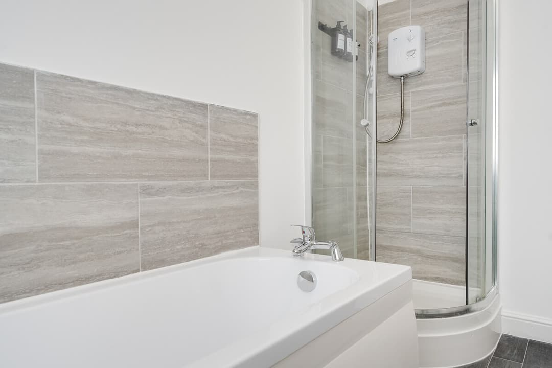 Entire 3 Modern Bedroom Home In Cheshire East| Ideal For Contractors - View 9