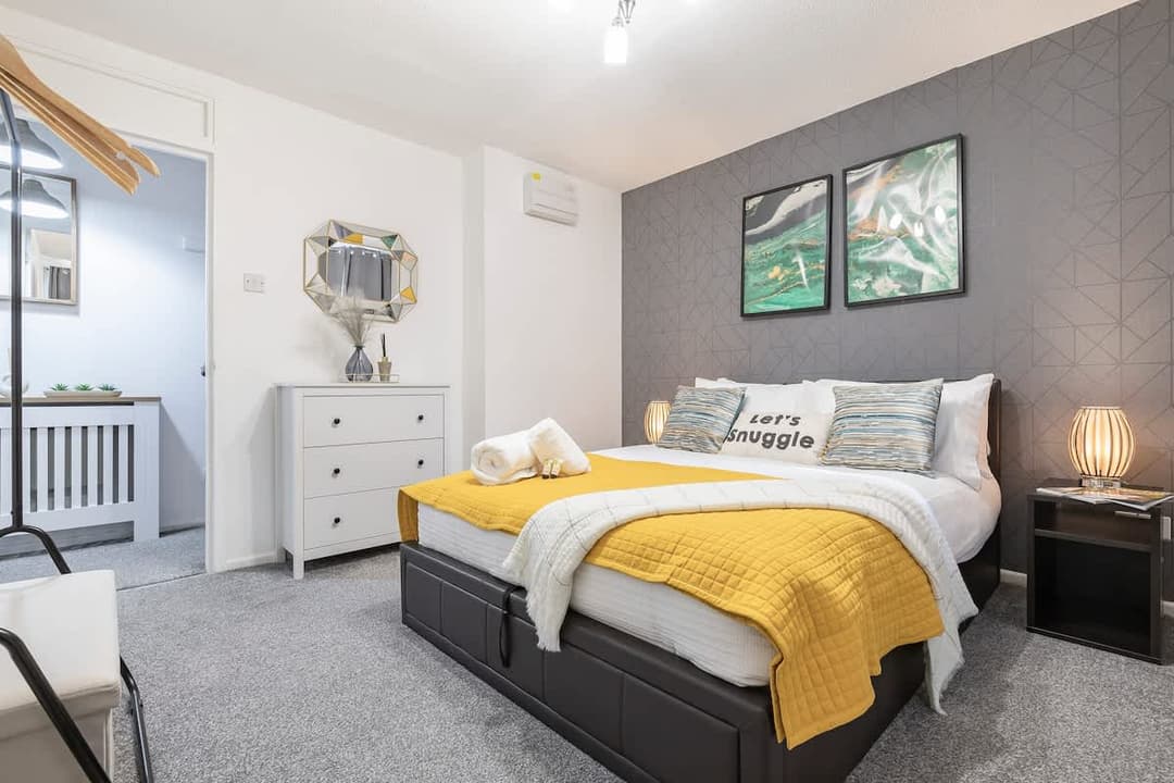 Stylish 1-bed Luxury Retreat- Perfect For Relaxation | London  - View 1