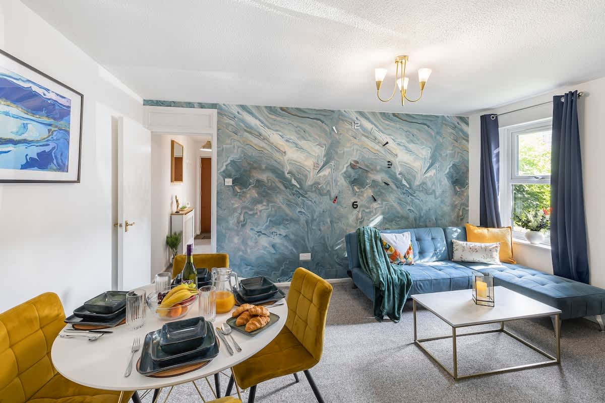 Stylish 1-bed Luxury Retreat- Perfect For Relaxation | London  - View 2