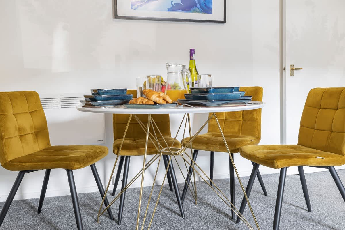 Stylish 1-bed Luxury Retreat- Perfect For Relaxation | London  - View 4