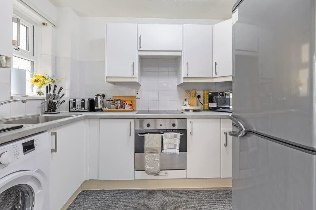 Stylish 1-bed Luxury Retreat- Perfect For Relaxation | London  - View 5