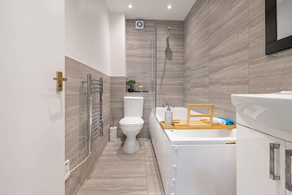 Stylish 1-bed Luxury Retreat- Perfect For Relaxation | London  - View 7