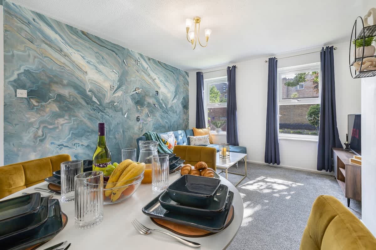 Stylish 1-bed Luxury Retreat- Perfect For Relaxation | London  - View 10