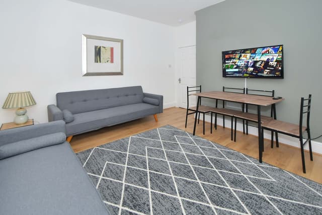 Spacious 3 Bedroom Modern House In Cheshire East - View 2